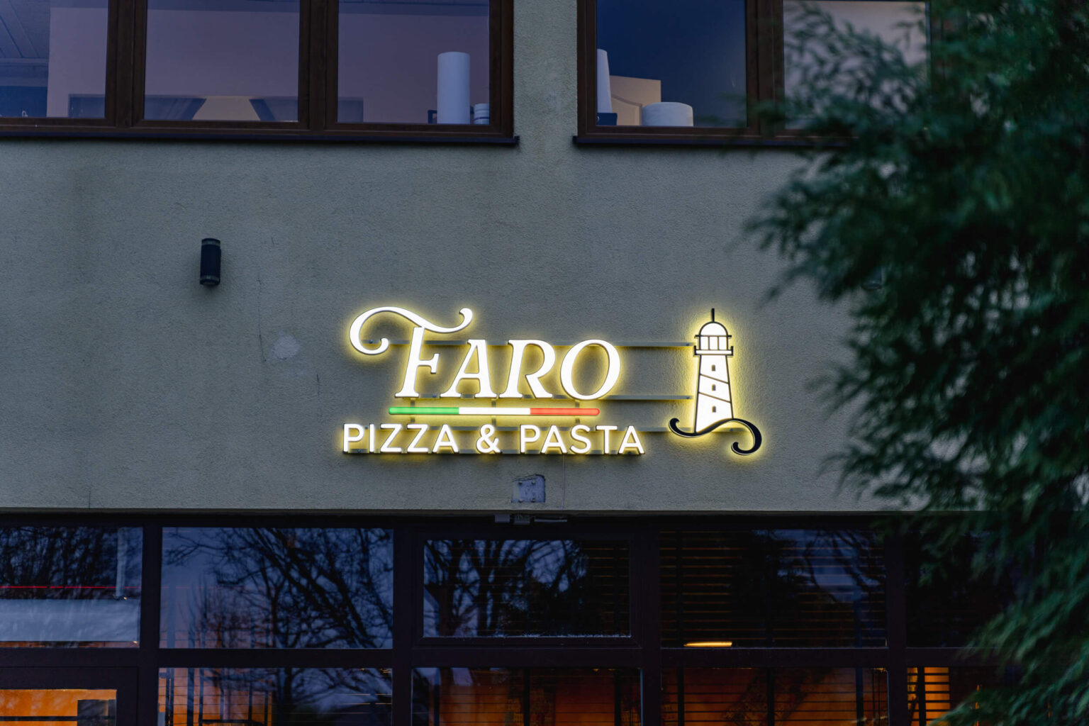 Podświetlane logo dla włoskiej restauracji