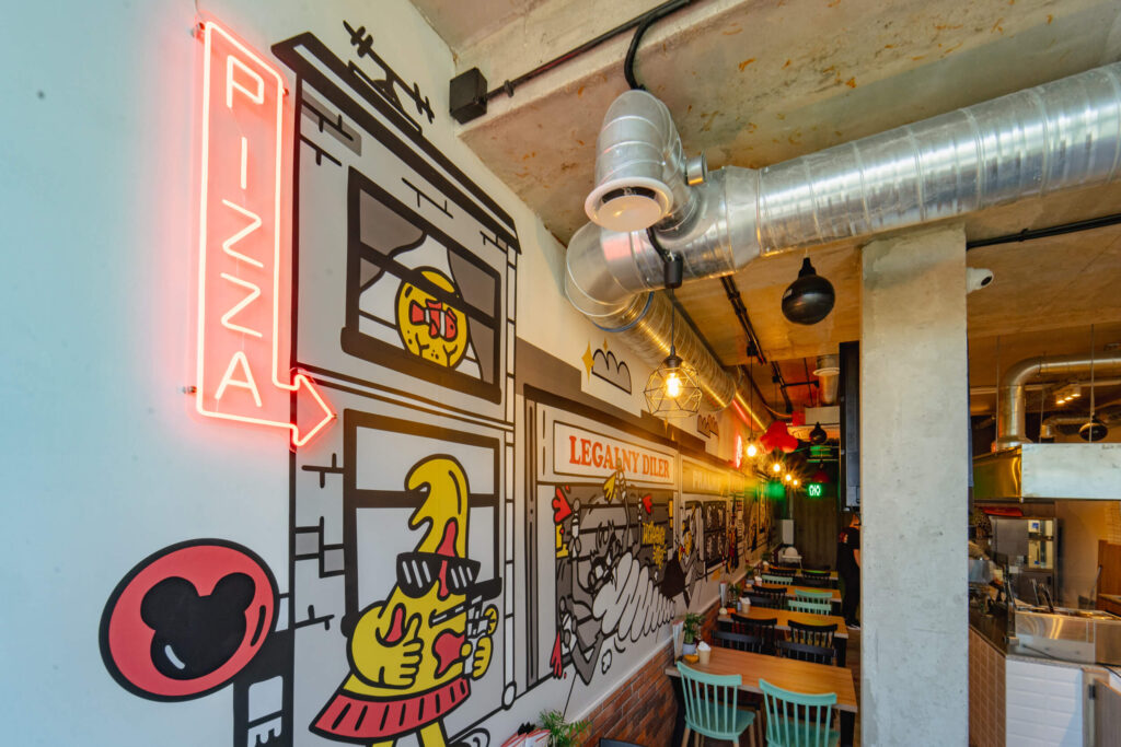 grafika na ścianie z neon led