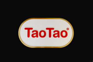 logo z plexi tao tato