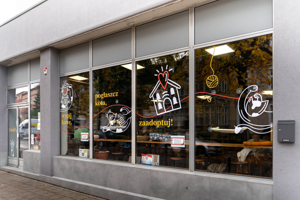 oklejenie witryny kawiarni