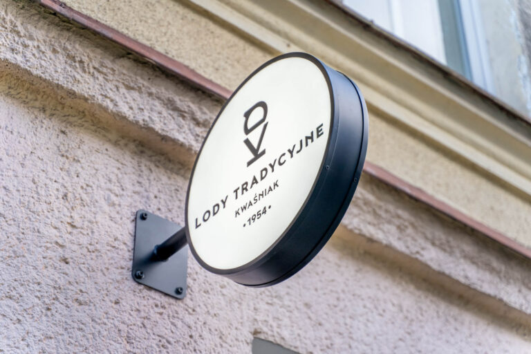 semafor reklamowy -reklama prostopadła