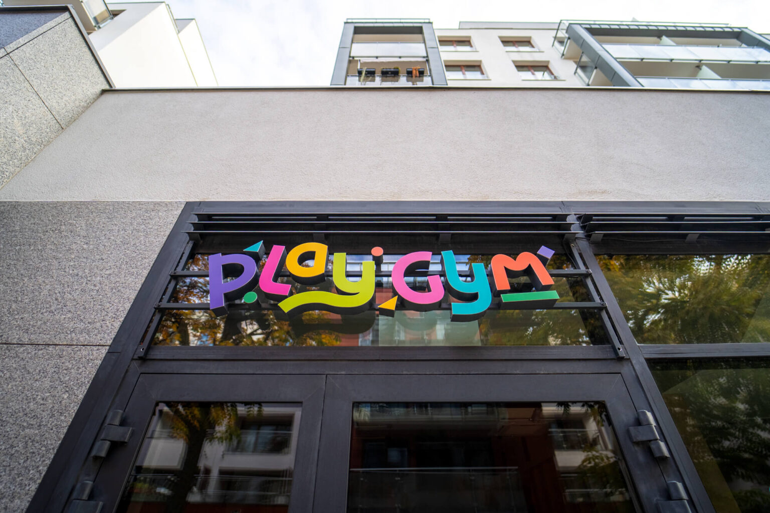 Oznakowanie centrum gimnastycznego dla dzieci Play Gym w Gdańsku